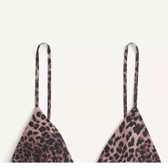 NWT 2pc ZARA  TRIANGULAR BRA X KATE MOSS SIZE ML
🚨 FINAL PRICE NO OFFER ACCEPT - Picture 4 of 8